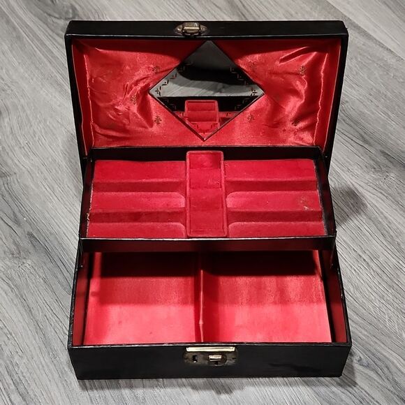 Vintage Blk w/Red Silk Lined Jewelry Box - Picture 1 of 12